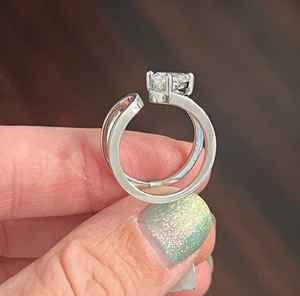 Anillo de Diamante Moissanite de Doble Banda Curva con Corte de Pera para Mujer, Plata 925 Original, Joyería Fina con Diseño Único, Regalo Encantador para Ella - Product Image 3