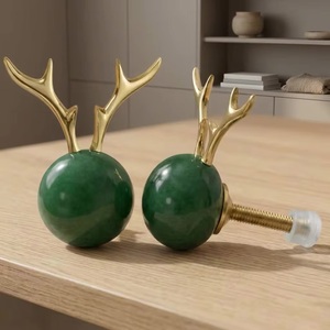 Poignée de meuble en laiton et résine verte Ba Green, forme lapin, écologique, durable, design original, poignée de tiroir contemporaine, installation facile - Product Image 4
