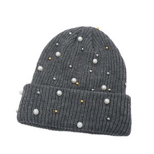 Bonnet personnalisé avec imitation de perles et strass, accessoire de mode pour l'hiver, avec une personnalité unique, bonnets tendance - Product Image 1