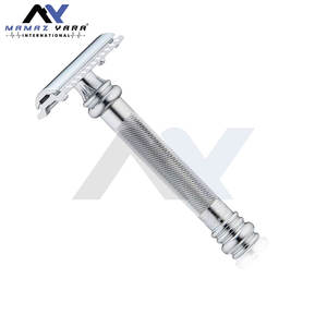 Rasoir de sécurité à double tranchant à long manche pour hommes, finition chromée premium, rasoir traditionnel pour rasage humide, poignée texturée, rasage lisse et précis - Product Image 5