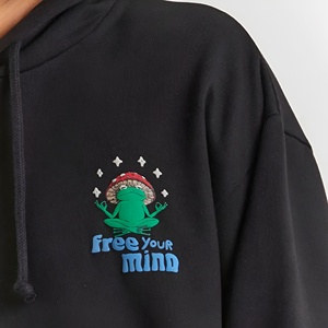 Sudadera con Capucha Negra Minimalista con Gráfico Pequeño en el Pecho, Forro Polar Suave, Estilo Urbano Cómodo, Diseño Estético - Product Image 2