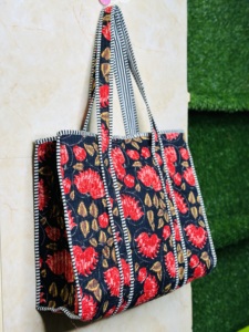 Sac fourre-tout matelassé élégant fait main |   Sac à bandoulière en coton |   Sac fourre-tout artisanal pour les voyages, le shopping et l'usage quotidien - Product Image 2