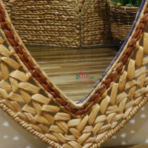 Artex Dong Thap Jacinto de agua Artesanía Cesta de almacenamiento hecha a mano con juego de espejo decorativo - Product Image 4