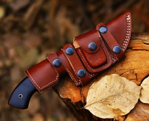Cuchillo de caza hecho a mano en acero de Damasco con mango de cuerno negro y funda de cuero, OEM/ODM disponible. - Product Image 6