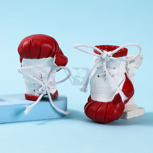 Porte-clés mignon en PU en forme de mini-gants de boxe pour sac et voiture, avec motif drapeau national - Product Image 1