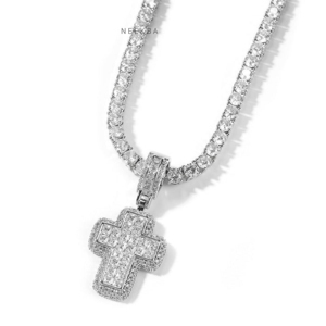 Colgante de Cruz de Plata de Ley 925 con Moissanita - Piedras Brillantes Engastadas a Mano, Colgante de Cruz Plateada, Joyería de Fe con Brillo Radiante - Product Image 4