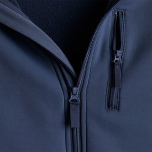 เสื้อแจ็คเก็ตซอฟต์เชลล์ผู้ชายขายส่ง ปักลายตามสั่ง ผ้าฟลีซคุณภาพสูง เสื้อกันลม เสื้อทำงาน เสื้อพัฟเฟอร์บุใยสังเคราะห์ เสื้อแจ็คเก็ตแบบเย็บติดกัน รับผลิตแบบ OEM - Product Image 4