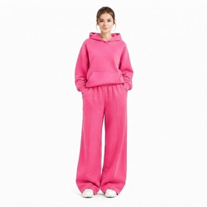 Conjunto Cómodo Personalizado para Mujer, Sudadera con Capucha y Pantalones Deportivos Anchos a Juego - Product Image 5