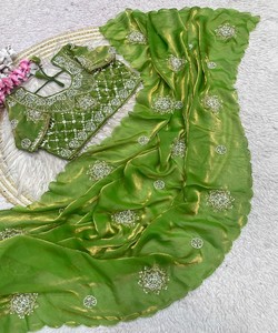 Sari de Fiesta Moderno de Satén de Seda Suave Fendi con Bordado a Mano y Corte Arco Border 85598 Maruti Fab Jalpa - Product Image 2
