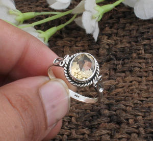 Bague de mariage solitaire classique bohème en argent sterling 925 avec serti clos et citrine taille brillant, faite à la main, certifiée Jaipur - Product Image 1