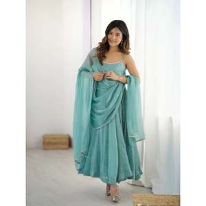 Hermoso Conjunto de Vestido Anarkali y Pantalón con Dupatta para Fiesta, Talla XS, Hecho de Tela de Chifón - Product Image 6