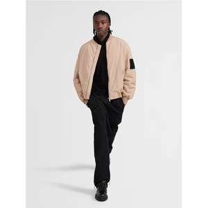 Blouson bomber beige pour homme avec patch noir sur la manche, fermeture éclair, style décontracté, vêtement d'automne - Product Image 2