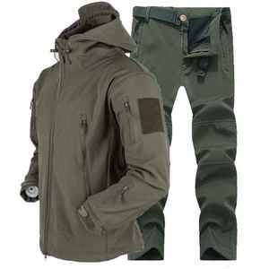 Custom Men's Soft Shell <b>Fleece</b> Jacket Waterproof Breathable for Outdoor Hiking New Design Soft Shell Jacket - Product Image 1