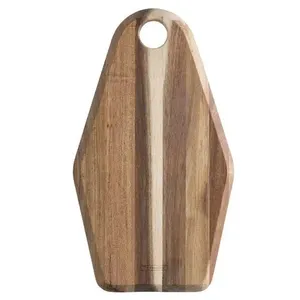 Grande planche à découper en bois artisanale, fabriquée en bois dur vieilli, résistante aux fissures et au gonflement, pour une préparation culinaire polyvalente. - Product Image 6
