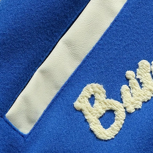 Chaqueta Varsity para Hombre 2026, Color Azul Sólido, Chaqueta Bomber con Parches, Mangas Color Crema, Estilo Urbano, Uniforme de Béisbol - Product Image 5