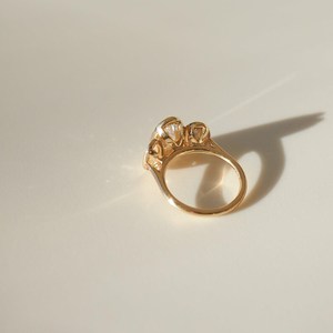 Bague à trois pierres serties clos en diamant ovale de 2,01 carats, cultivé en laboratoire, en or jaune 14 carats, cadeau de fiançailles ou de mariage unisexe - Product Image 5