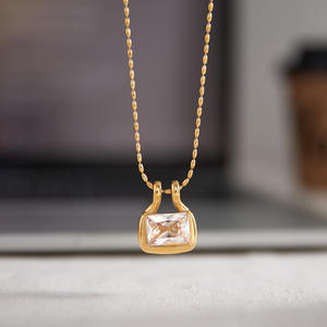 Collier pendentif minimaliste en acier inoxydable plaqué or 18 carats PVD, bijoux de mode, collier pendentif en zircon - Product Image 1