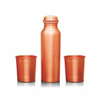 Ensemble de bouteilles d'eau en cuivre pur avec verres, ensemble de boisson ayurvédique pour la maison, la cuisine et un style de vie bien-être, fabriqué à la main