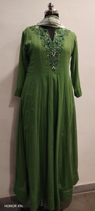 Kurta en rayonne brodée verte pour femme, coupe ample longue, style traditionnel indien pakistanais, tenue décontractée - Product Image 1