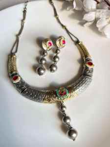 Collar Hasli de Doble Piedra Elegante y de Alta Demanda con Conjunto de Joyería Kundan Fusion, Disponible a un Precio Competitivo - Product Image 4