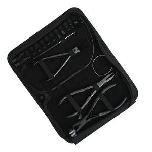 Kit complet d'outils pour extensions de cheveux noirs avec pinces de 7 pouces, pince à bandes adhésives, ensemble de crochets à micro-anneaux pour sertissage, et doigtier de séparation - Product Image 1