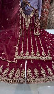 Vente en gros de costumes Sharara pakistanais en georgette, costumes pakistanais pour mariage et occasions spéciales, provenant d'un fournisseur indien. - Product Image 6