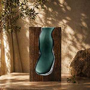 Jarrón de Vidrio Verde Hecho a Mano con Marco de Madera, Decoración Rústica Moderna, Centro de Mesa, Regalo de Inauguración de Casa - Product Image 1