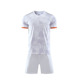 Este uniforme de fútbol sublimado de marca privada está diseñado para suministro global con opciones de logotipo personalizado para atletas. - Product Image 5