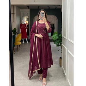 Conjunto de pantalón y kurta Anarkali Mul Chanderi elegante de la mejor calidad con dupatta para festivales y celebraciones disponible para la venta - Product Image 1