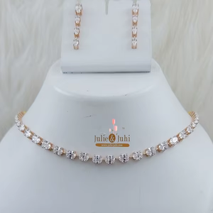 Exquisito collar rosa de oro rosa de 18 quilates con acabado mate para mujer, joyería ligera y moderna para el cuello, adecuada para uso diario - Product Image 3