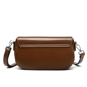 Sac à bandoulière pour femme en forme de coquille avec chaîne, fermeture à rabat en cuir, style minimaliste, poignée unique, utilisation quotidienne toutes saisons - Product Image 2
