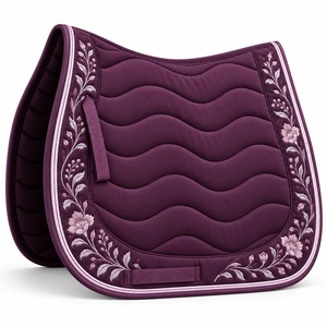 Tapis de selle pour chevaux de couleur personnalisée, dotés d'une doublure respirante, d'un tissu extérieur résistant et d'un soutien rembourré pour différents sports équestres. - Product Image 1