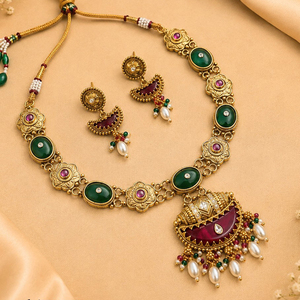 Ensemble collier et boucles d'oreilles longs pour femme JeweleMarket, plaqué or, avec cristaux et strass, style ethnique, pour mariage, fiançailles, anniversaire - Product Image 4