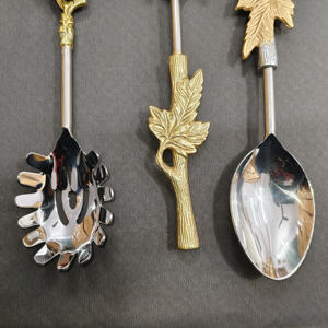 Juego de 6 Cucharas de Servir Artesanales con Diseño Inspirado en la Naturaleza, Mangos de Hojas y Ramas en Tono Dorado, Utensilios de Buffet de Acero Inoxidable - Product Image 6