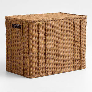 Caja de almacenamiento grande de mimbre color marrón miel con tapa, baúl rústico de mimbre para el hogar y el interior de un resort. - Product Image 1