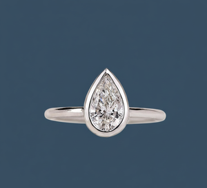 Anillo de compromiso solitario con diamante de laboratorio en forma de pera de 1 quilate, oro blanco de 14K, VVS2, certificado IGI, engaste de bisel, venta al por mayor - Product Image 1