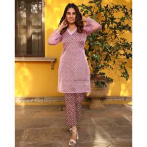 Combinaison Kurta en organza rose pâle taille XS, tissu en mousseline - Product Image 1