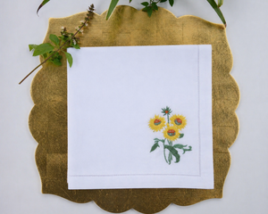 Serviette en lin avec broderie de tournesol sauvage, style naturel lumineux qui rehausse la table festive et l'espace repas moderne - Product Image 1