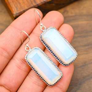 Pendientes de ópalo lechoso, plata de ley 925, hechos a mano, hermosa joyería, pendientes de boda, regalo para el Día de Acción de Gracias - Product Image 1