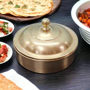 Caja de Especias Masala Dabba de Latón de Alta Calidad con Tapa de Diseño Martillado, Ecológica, Apta para Lavavajillas y Horno, Siete Compartimentos - Product Image 5