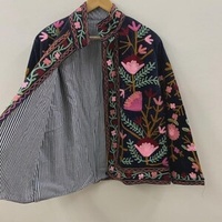 Chaqueta de terciopelo Suzani de moda, abrigo de invierno bordado floral hecho a mano, chaqueta Suzani bohemia personalizada
