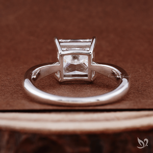 Bague de fiançailles de luxe en or blanc 10 carats avec diamant solitaire de 3 carats de taille princesse cultivé en laboratoire et sertissage à tige pliée - Product Image 3