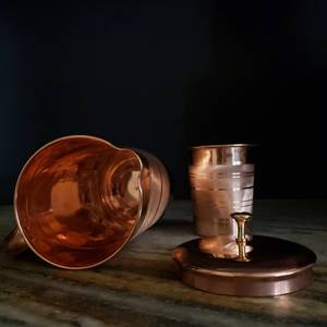 Carafe antique en laiton de 1,5 L avec couvercle, style royal, vaisselle en métal, décoration de table, objet de décoration intérieure en cuivre, cadeau, modèle poli Calvin Handicraft - Product Image 1