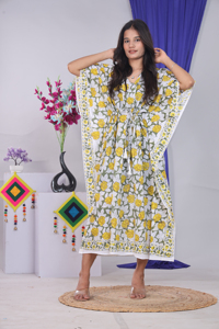 Vestido Kaftán de Algodón 100% con Estampado Floral Amarillo, Corte Regular para Mujer, Largo hasta la Rodilla, Manga Corta, Cuello en V, Transpirable, Formal para Invierno - Product Image 4