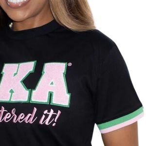 T-shirt AKA Black Mastered It pour femme, logo en chenille, coton premium, décontracté, élégant, à porter au quotidien - Product Image 4