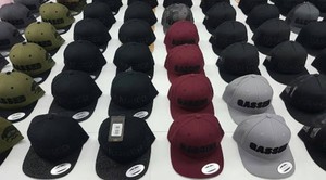 Gorra de Moda Premium con Tela de Sarga de Algodón de Lujo, Bordado Personalizado y Fabricación con Marca Privada para Marcas de Ropa - Product Image 2