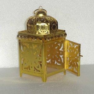 Lanterne en métal avec motif ajouré de calligraphie arabe, design marocain, dôme carré, décoration d'intérieur - Product Image 3