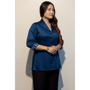 Camisa de Mujer CLAIRE Azul Giza de Algodón, Prenda Elegante y Casual de Primera Calidad, Venta al Por Mayor - Product Image 3