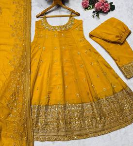 Traje Anarkali Amarillo Tradicional de Seda Bordada con Dupatta para Bodas, Graduaciones, Fiestas y Diwali para Mujeres - Product Image 4