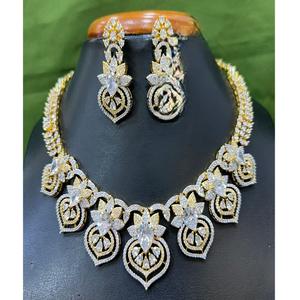 ชุดสร้อยคอทองเหลืองชุบทองคุณภาพสูงประดับเพชรซิคอน พร้อมต่างหู สำหรับงานหมั้น งานแต่งงาน และงานปาร์ตี้ - ของขวัญสำหรับผู้หญิง - Product Image 2